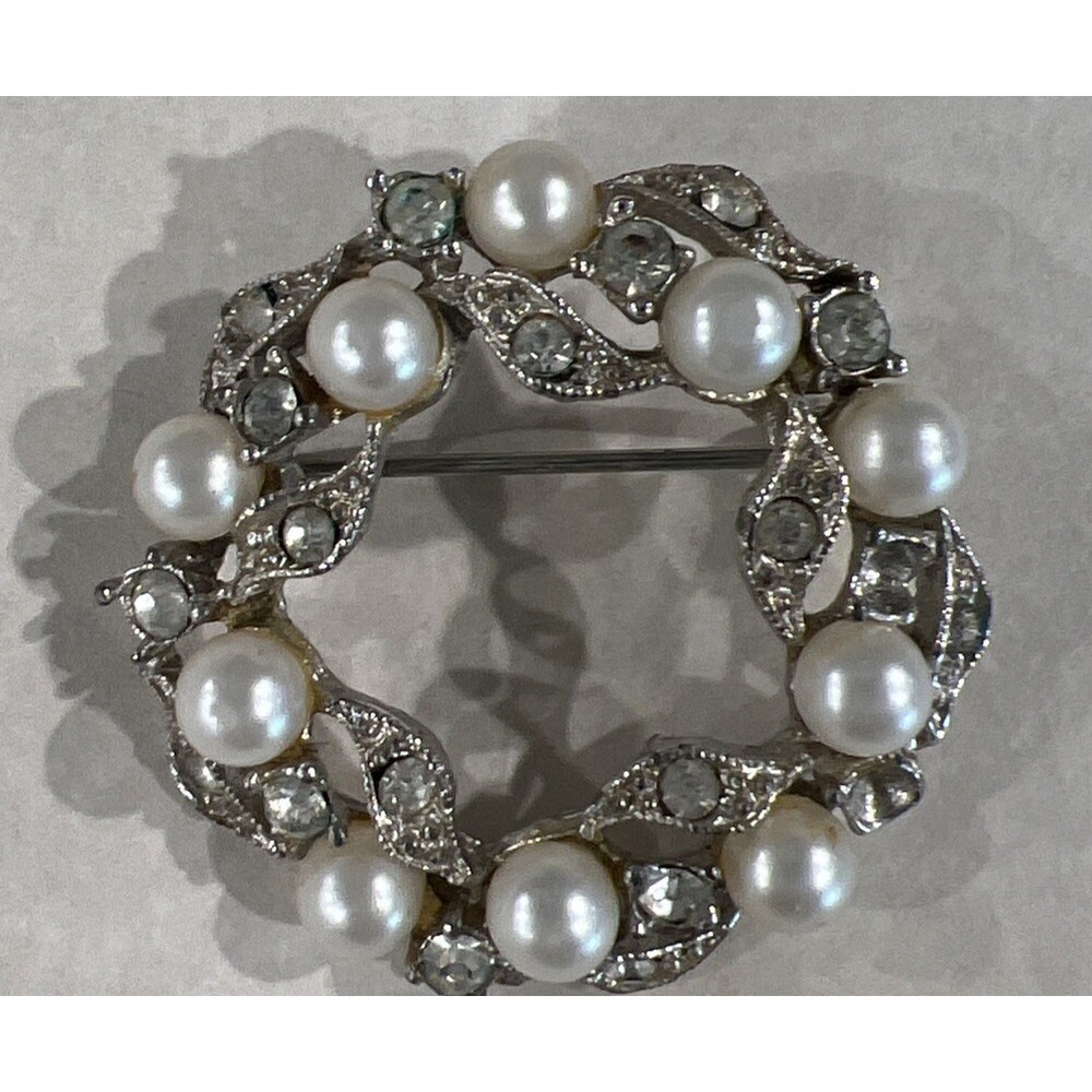Richelieu Vintage Wreath Faux Pearl& Rhinestone Silver Tone Brooch Signed 1 1/4"